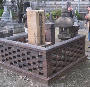 東海寺大山墓地にある白煉瓦技師の墓所　SS氏撮影
